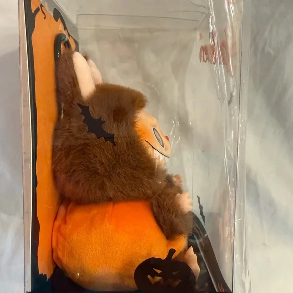 Pop Mart Sitting Pumpkin Labubu Plush Pendant (damaged box) - Picture 4 of 5